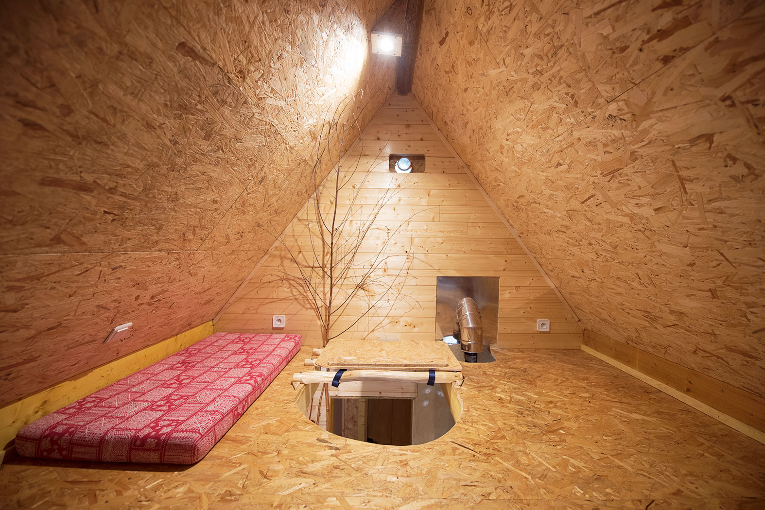 chambre à l'étage cabane sur pilotis