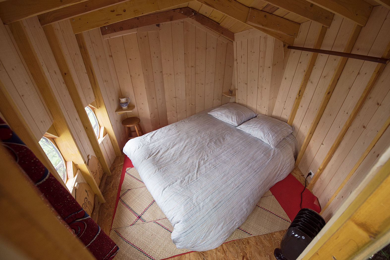 lit et chambre perche cabane sur pilotis