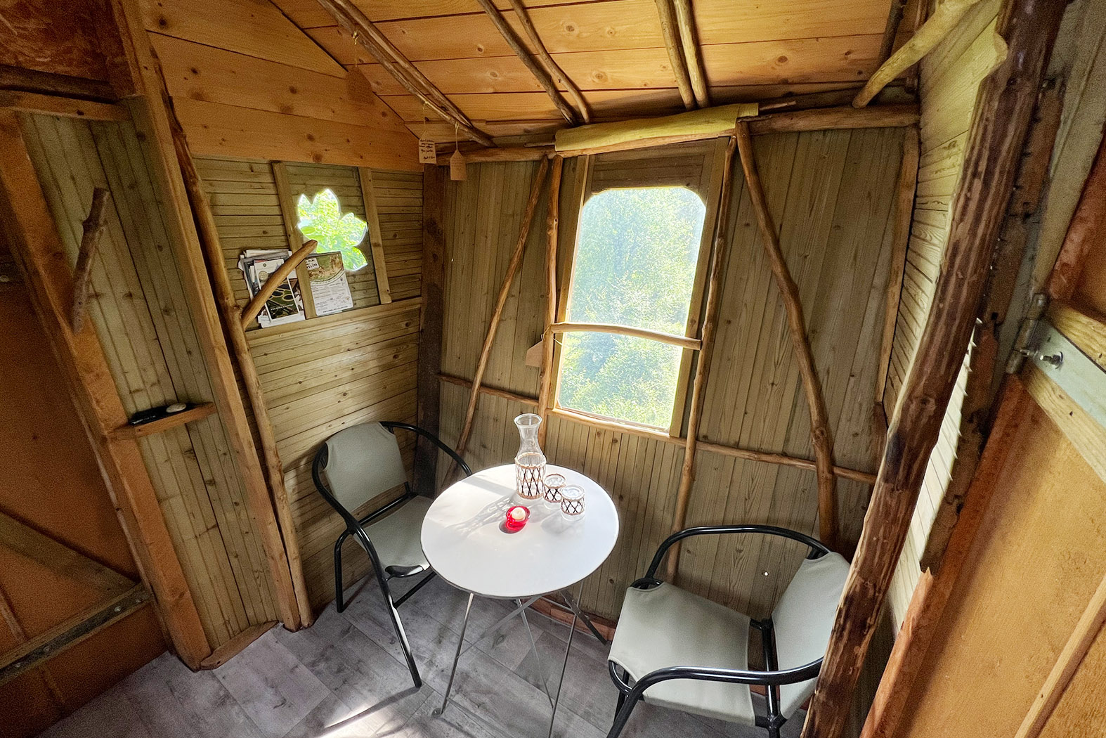 salon cabane dans les arbres
