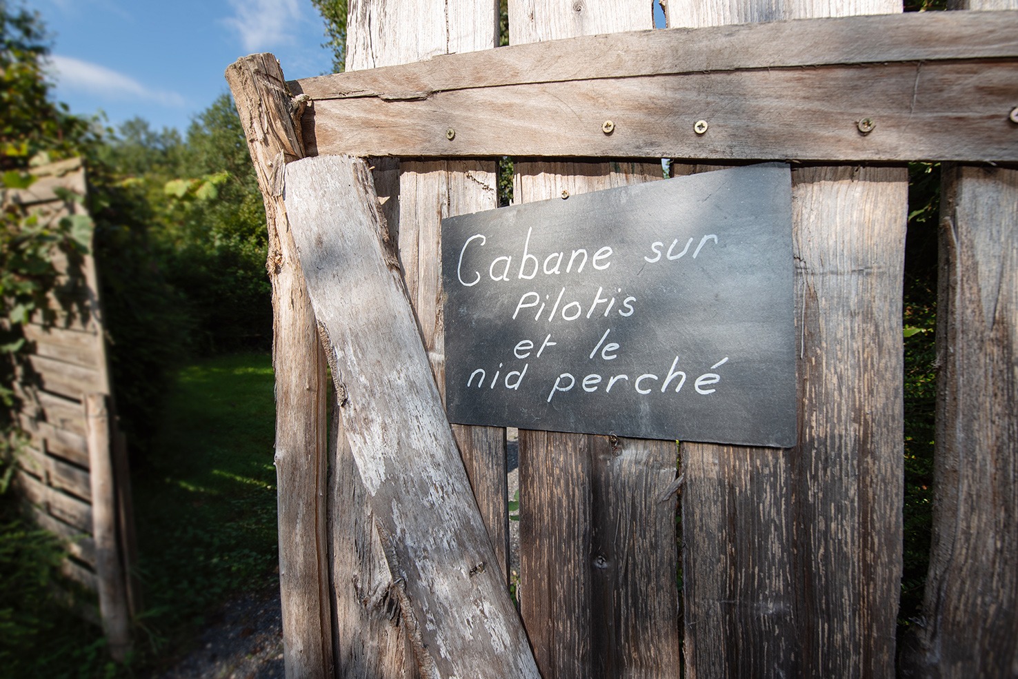 panneau extérieure cabane sur pilotis